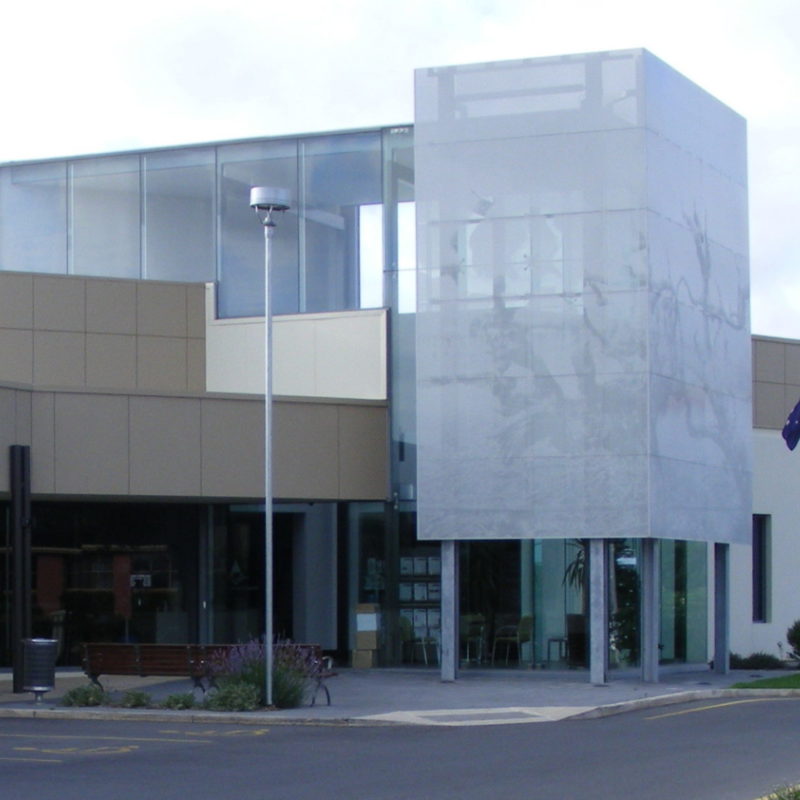 The outside of a modern building with square architecture features.